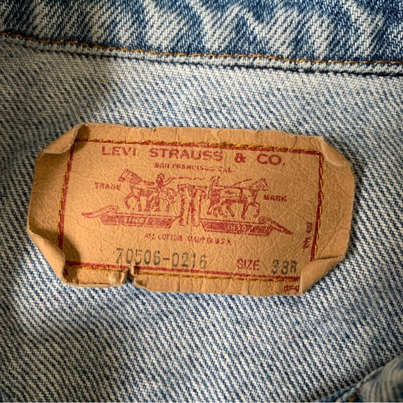 Vintage Levi’s Denim Jacket 70506-0216 Medium Blue Wash - Picture 3 of 9